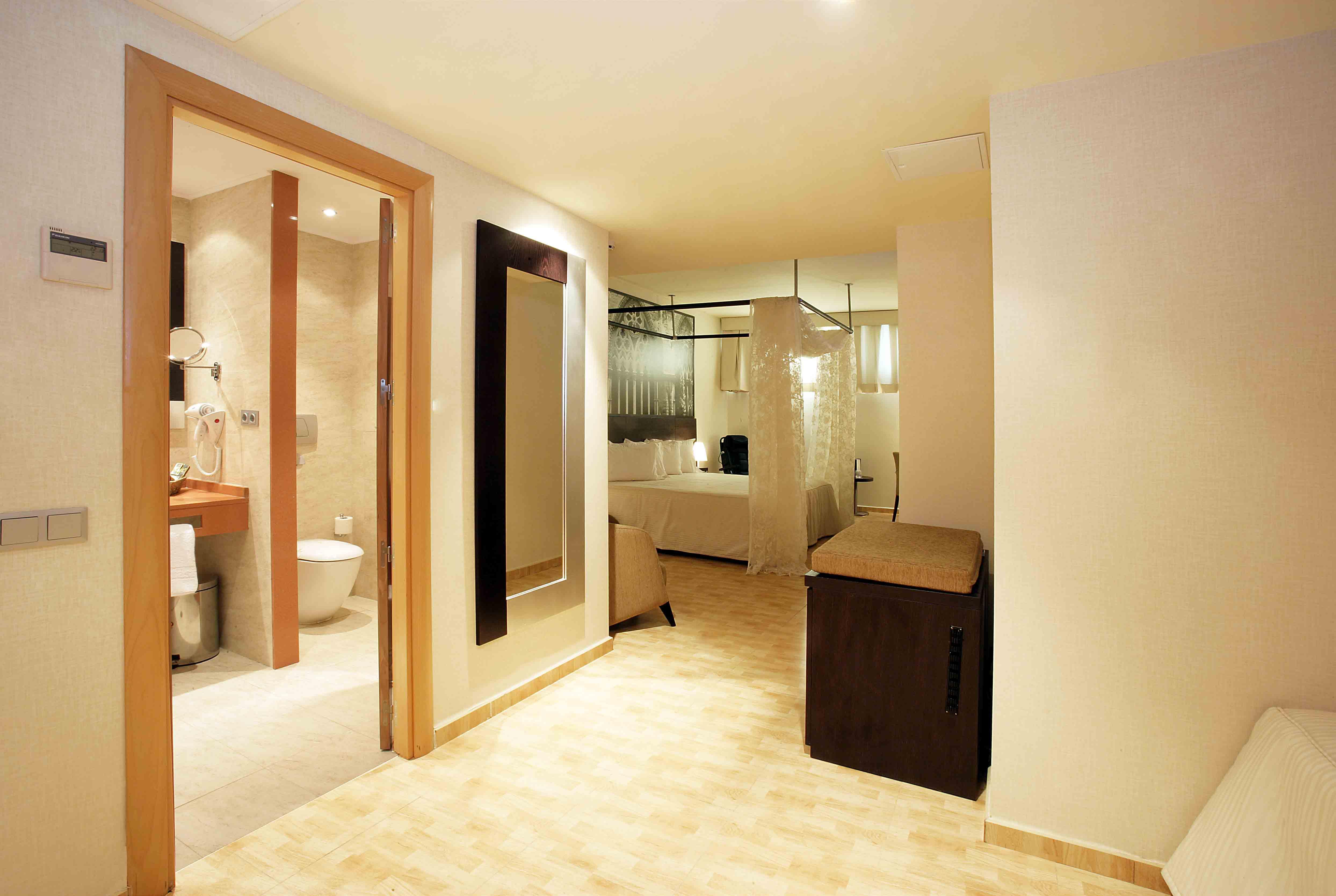 Nastasi Hotel & Spa Лерида Екстериор снимка